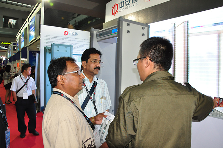 2013深圳安博会,来自国外的客户对中安谐产品兴趣浓厚