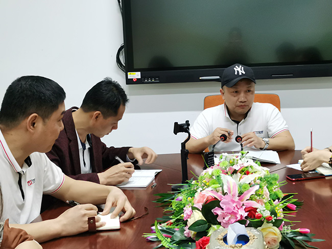 根据安全生产例会制度,召开3月份的安检门工厂安全生产会议