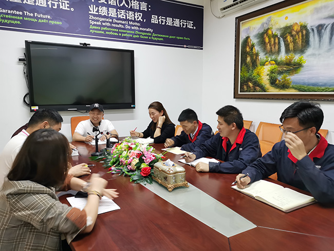 根据安全生产例会制度,召开3月份的安检门工厂安全生产会议