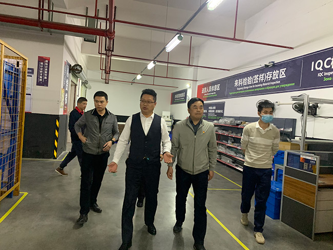 龙岭工业园区领导欧阳书记(右二)莅临中安谐河源工厂视察