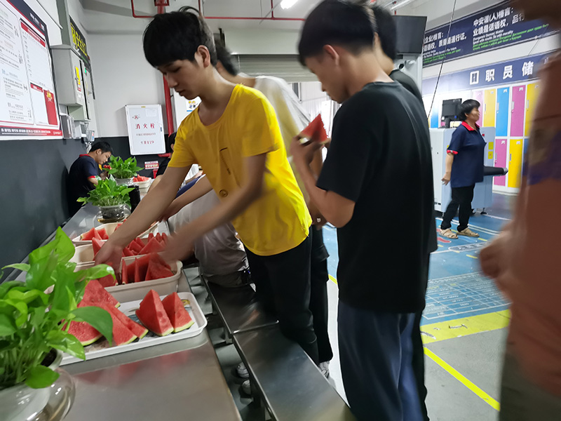炎炎夏日送清凉,安检门工厂员工福利